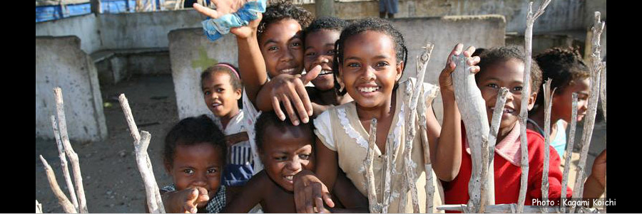 マダガスカル島サラリーの子供たち